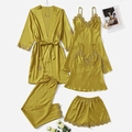 Fünfteiliges Pyjama-Set aus Satin mit Spitze in Senfgelb inklusive Morgenmantel - M / Gelb