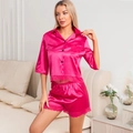 Zweiteiliger Damen-Schlafanzug aus Satin in Rosarot mit Spitzenbesatz und Shorts - S / Rosarot