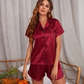 Ensemble de pyjama en satin de soie bordeaux pour femme avec détail de cœur noir - Bordeaux