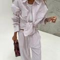 Damen-Set mit gestreiftem Hemd und weitbeiniger Hose, Umlegekragen und Knotendetail vorne - S / Rot und Weiß Gestreift