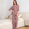 Dames katoenen pyjamaset met paarse geometrische patronen en korte mouwen voor zomer - M / C204 Geometrisch Blok