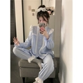 Completo pigiama azzurro con pizzo, strisce verticali e volant sulle maniche - Taglia unica / Blu