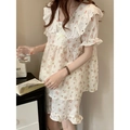 Florales Pyjama-Set mit Spitzenkragen und Rüschensaum in Creme und Rosa - Set