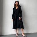 Elegante vestaglia nera in cotone con scollo a V, vita elastica e trama traspirante - S / Nero
