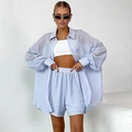 Conjunto de verano azul claro de rayas verticales con camisa y pantalones cortos - S / Azul