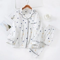 Pigiama da donna in cotone bianco con stampa a cuori e bordi neri a contrasto - M / Bianco Cuore Colorato (019)