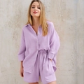 Set pigiama da donna in crêpe di cotone lavanda con camicia lunga e pantaloncini - S / Viola