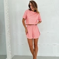 Détail d'un ensemble de détente en maille rose à motifs de cœurs avec crop top - Orange
