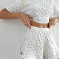Set da casa 2 pezzi da donna con stampa a cuori, crop top e pantaloncini a vita alta - S / Bianco (Stampa a Cuore)