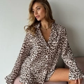 Roze pyjamaset met luipaardprint, mouwen met ruches en bijpassende korte broek - S / Bruin
