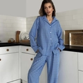 Pyjama femme à carreaux bleus avec chemise à manches longues boutonnée et pantalon assorti - S / Bleu
