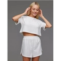 Set bianco due pezzi con crop top traforato a maniche corte e pantaloncini elastici - S / Bianco