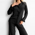Set pigiama in raso nero con maglia a maniche lunghe e volant e pantaloni a gamba larga - S / Nero