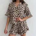 Set pigiama con stampa leopardata da donna con volant e camicia a maniche corte con bottoni - S / Marrone
