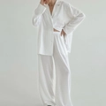 Set da casa due pezzi in lino bianco con camicia a maniche lunghe e pantaloni larghi - S / Bianco