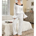 Detail van witte polkadot homewear met zwart kant en stijlvolle uitlopende mouwen - L / Wit