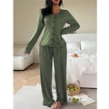 Détail des bords à volants et du tissu rayé doux de l'ensemble de pyjama avec col en V - Vert Foncé