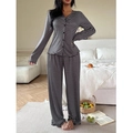 Detail eines grau gestreiften Pyjama-Sets mit V-Ausschnitt und gerüschtem Saumdesign - S / Schwarz