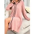Pfirsichrosa Schlafkleid mit V-Ausschnitt, Plissee-Struktur und Kontrastpaspel - S / Rosa