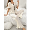 Damen Loungewear Set in Creme mit kurzen Ärmeln, Rüschenkanten und schwarzem Saum - S / Beige