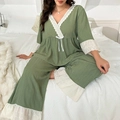 Damen Schlafanzug-Set in Grün mit V-Ausschnitt, weißer Spitze und Schleife - 1XL