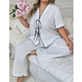 Ensemble de pyjama blanc pour femme avec liens noirs et détails de volants élégants - 1XL / Blanc