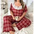 Damen Schlafanzug-Set mit rot-weißem Karomuster, Kurzarm-Oberteil und Spitze-Kragen - 1XL / Rot