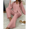 Détail de l'ensemble de pyjama rose avec passepoil blanc et tissu plissé doux - S / Rose
