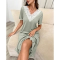 Elegante camicia da notte verde chiaro con pizzo bianco e dettagli a balze sul collo - Verde