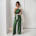 Donkergroene satijnen jumpsuit met witte strik en wijde pijpen voor damesmode - S / Groen