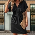 Elegante vestido corto negro con cuello en V, cintura plisada y mangas de mariposa - S / Negro