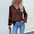 Camicia marrone scuro a maniche lunghe con scollo a V e patchwork di pizzo traforato - S / Marrone Caffè