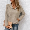 Pullover casual da donna kaki con tessuto strutturato e scollo con bottoni a pressione - S / Albicocca