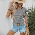 Kurzärmeliges T-Shirt mit schwarz-weißen Streifen und Rüschenärmeln für einen lässigen Sommer - S / Schwarz
