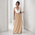 Elegante mouwloze avondjurk met V-hals, witte bloemen en een camelkleurige rok - S / Khaki