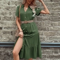 Robe chemise vert foncé à manches courtes avec boutons, jupe à volants et ceinture - S / Vert Militaire