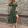 Elegante abito verde scuro con scollo a V, maniche a volant e gonna a balze per donna - Verde Militare