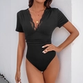 Nauwsluitende zwarte bodysuit met V-hals kant en geplooide taille voor dames - S / Zwart