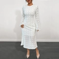 Elegantes weißes Boho-Maxikleid aus Spitze mit Langarm und geometrischem Lochmuster - S / Weiß