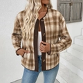 Dames kort geruit jack in bruine wolmix met vintage knopen en een ronde halslijn - S / Khaki