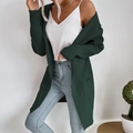 Cardigan lungo in maglia verde scuro da donna con tasche laterali stile autunnale - Verde