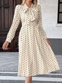 Elegante roomwitte midi-jurk met zwarte stippen, lange mouwen en een strik bij de hals - S / Broken Wit