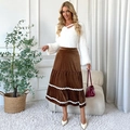Maglione in peluche bianco da donna con gonna midi a trapezio in velluto marrone - S / Marrone