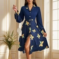 Abito blu scuro a maniche lunghe con colletto a camicia e motivi floreali gialli - S / Blu