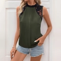 Blouse élégante sans manches vert foncé avec dentelle noire et détails de col plissés - S / Vert Militaire