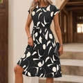 Robe plissée à manches courtes avec motif géométrique noir et blanc et ceinture à nouer - Noir