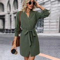 Abito a camicia verde scuro a maniche lunghe con bottoni frontali e cintura regolabile - S / Verde Militare