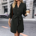 Elegante abito a camicia nero a maniche lunghe con scollo a V, cintura e stile urbano chic - S / Nero