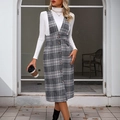 Robe chasuble grise à carreaux avec boutons et haut blanc à col roulé pour femme - S / Carreaux Noir