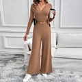 Gedetailleerde textuur van de bruine ribgebreide stof van de stijlvolle dames set lounge - S / Koffiebruin
